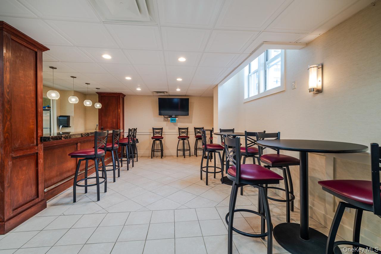 450 Shore, Unit 6L photo 32