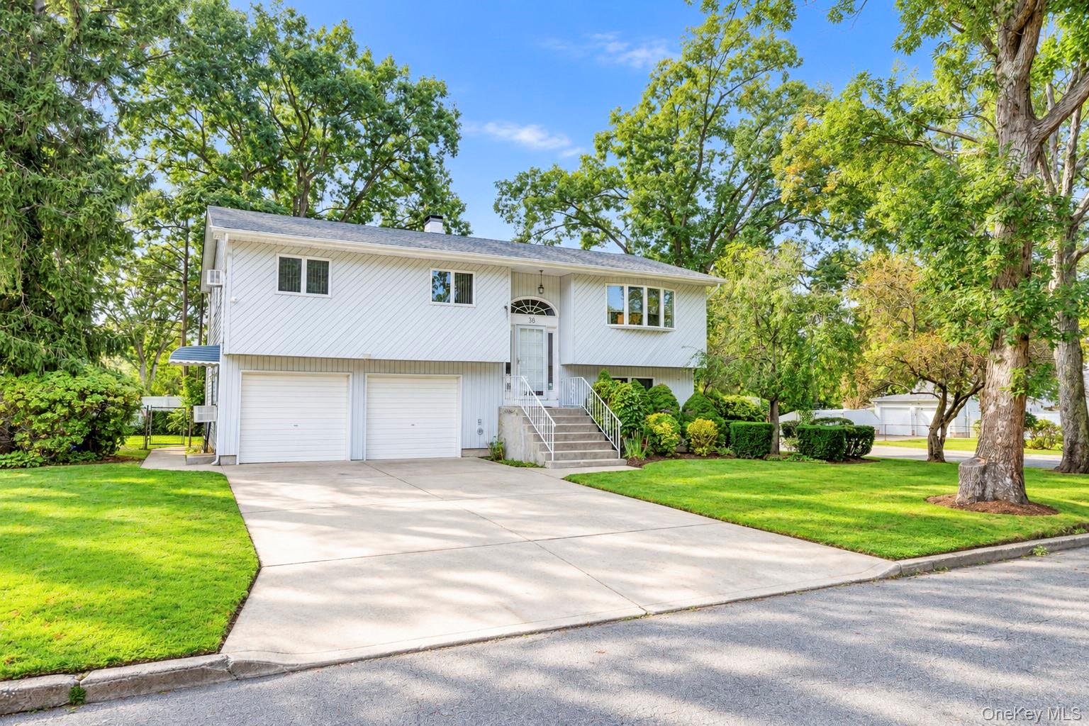 36 Deer Park Boulevard – For Sale