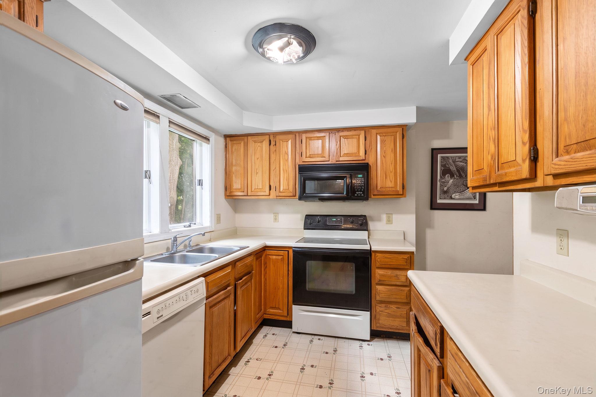 8 Wells Woods Lane – For Sale photo 18