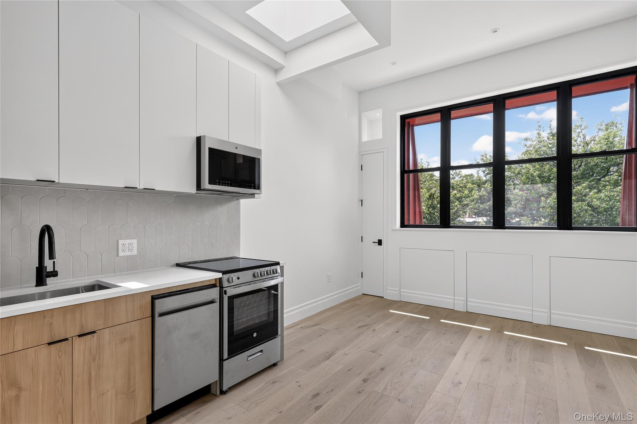 427 E 140th Street, Unit 8 photo 3
