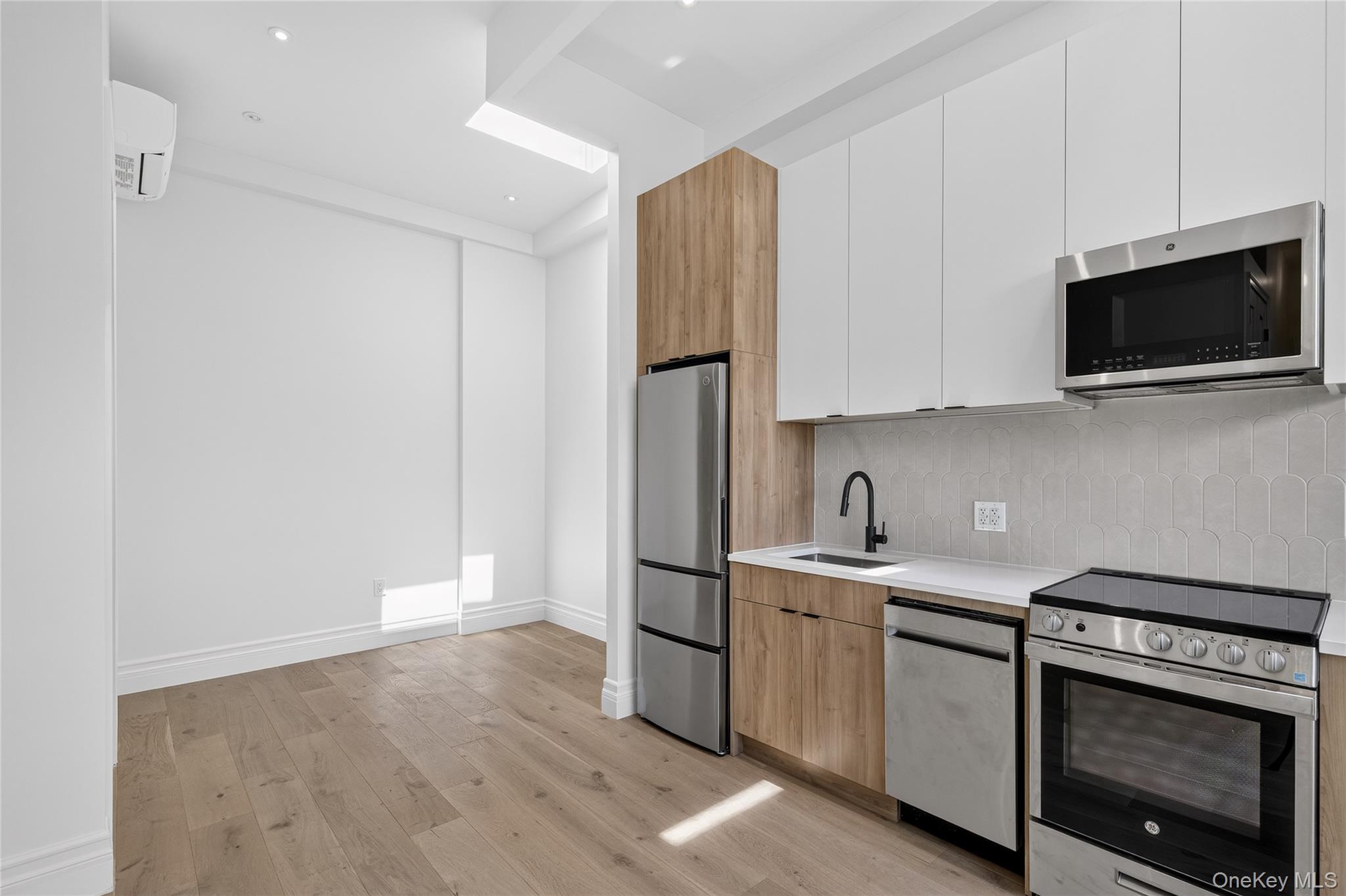 427 E 140th Street, Unit 8 photo 2