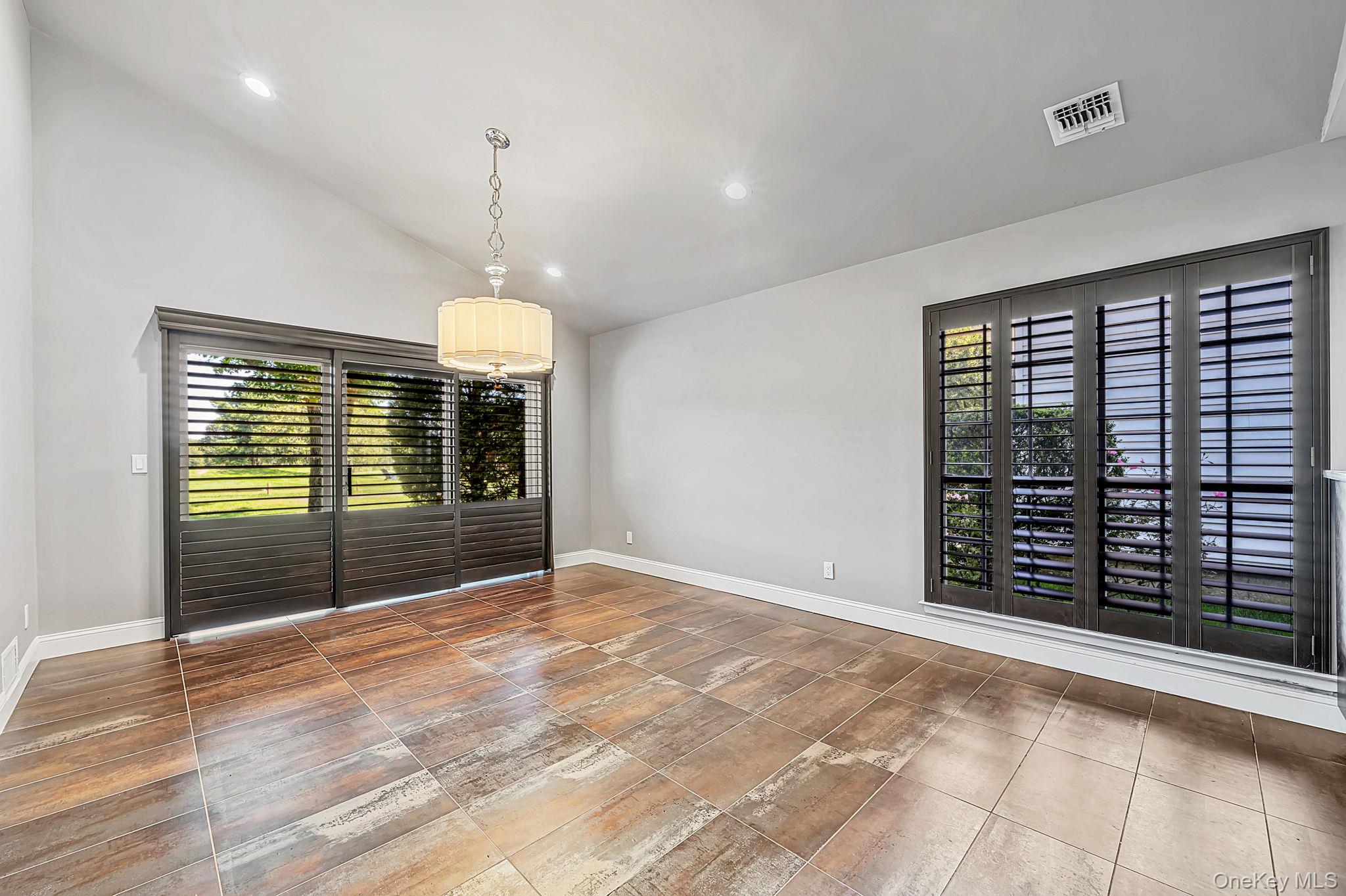6 Hamlet Drive – For Sale photo 11