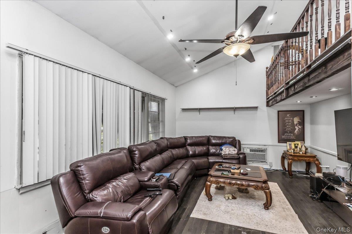 1 Greentree Circle – For Sale photo 4
