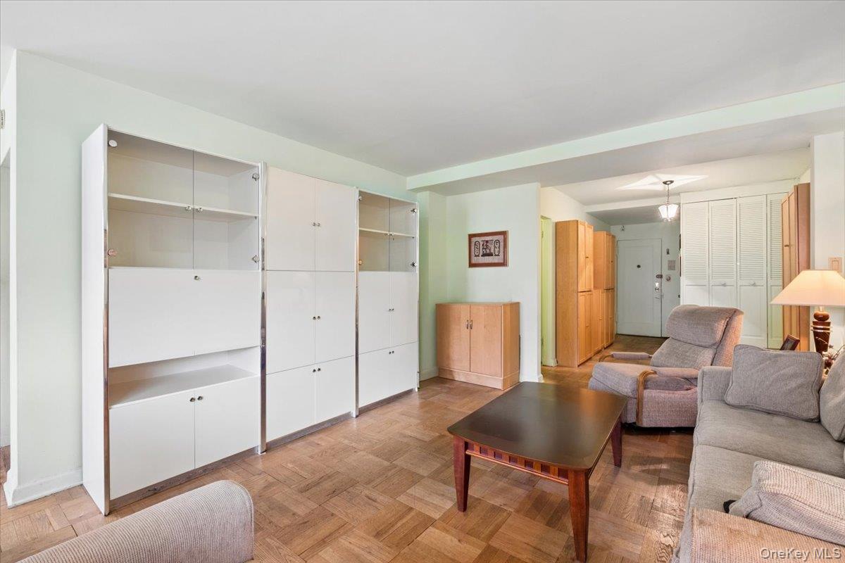 235 Garth Road, Unit C4E photo 8