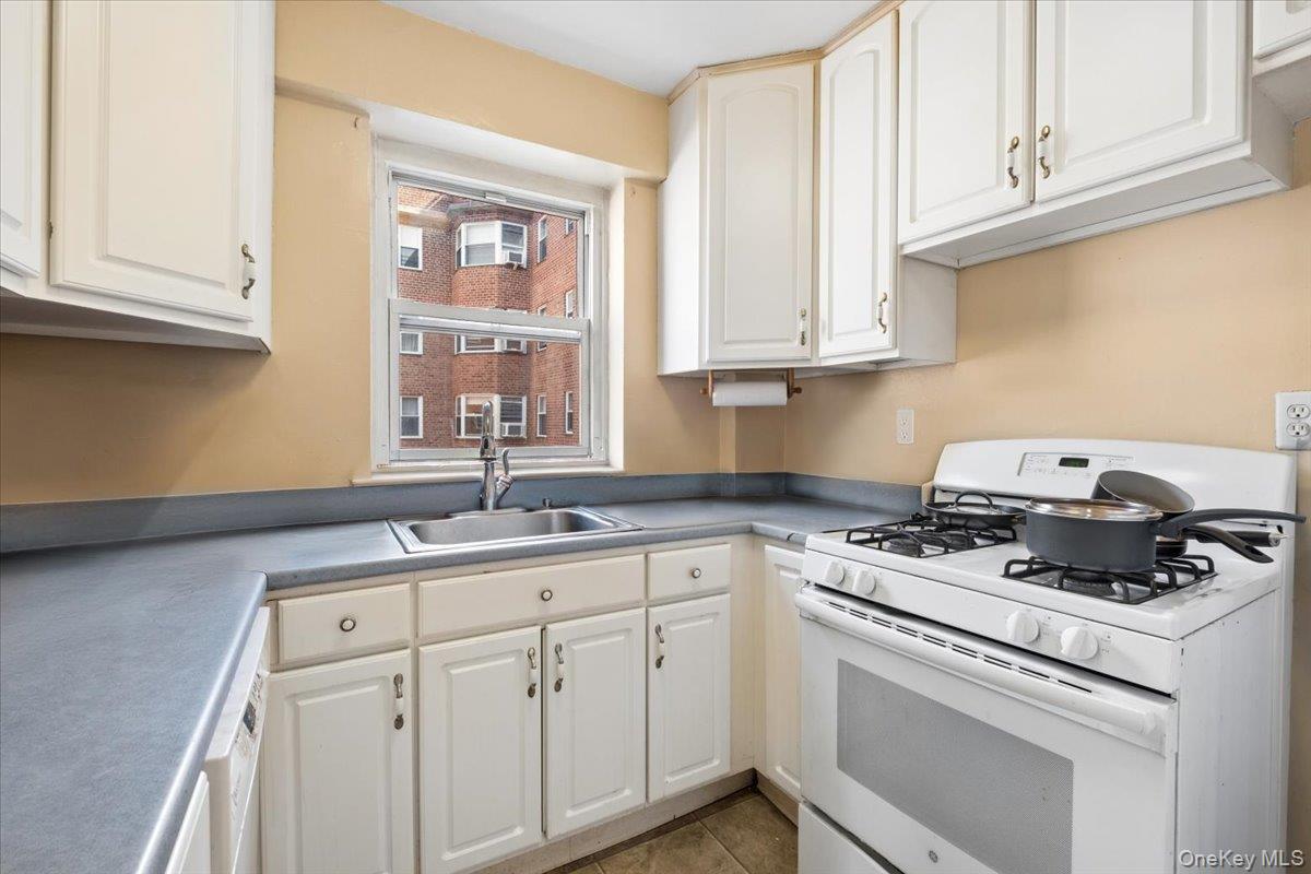 235 Garth Road, Unit C4E photo 14