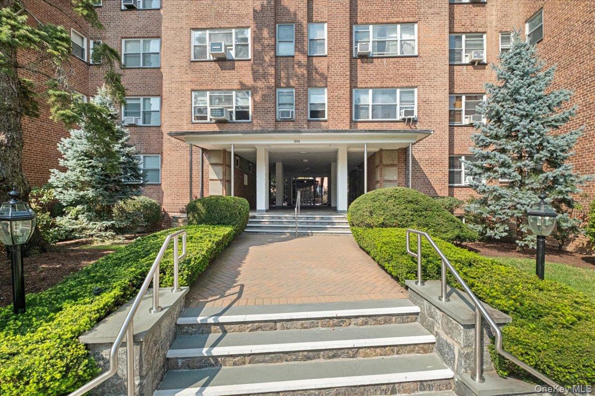 235 Garth Road, Unit C4E
