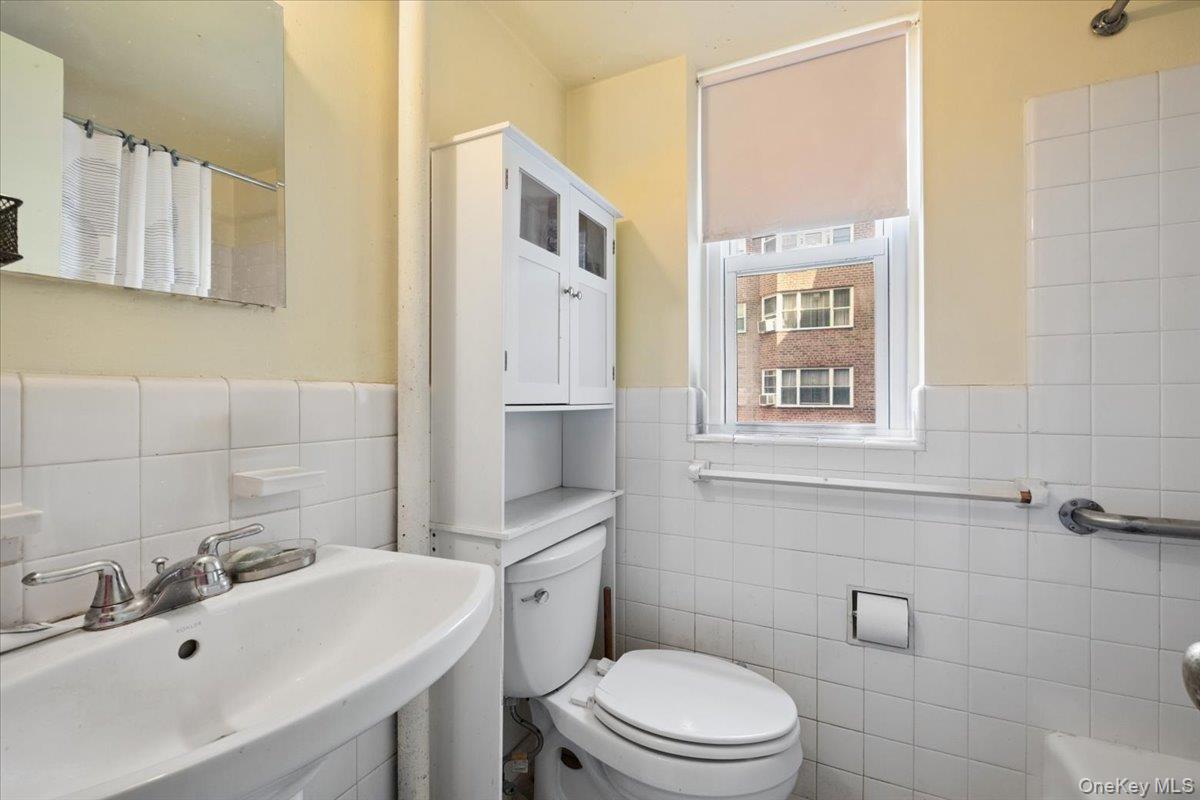 235 Garth Road, Unit C4E photo 20