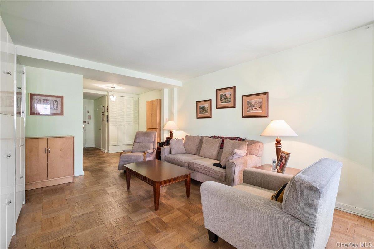 235 Garth Road, Unit C4E photo 7