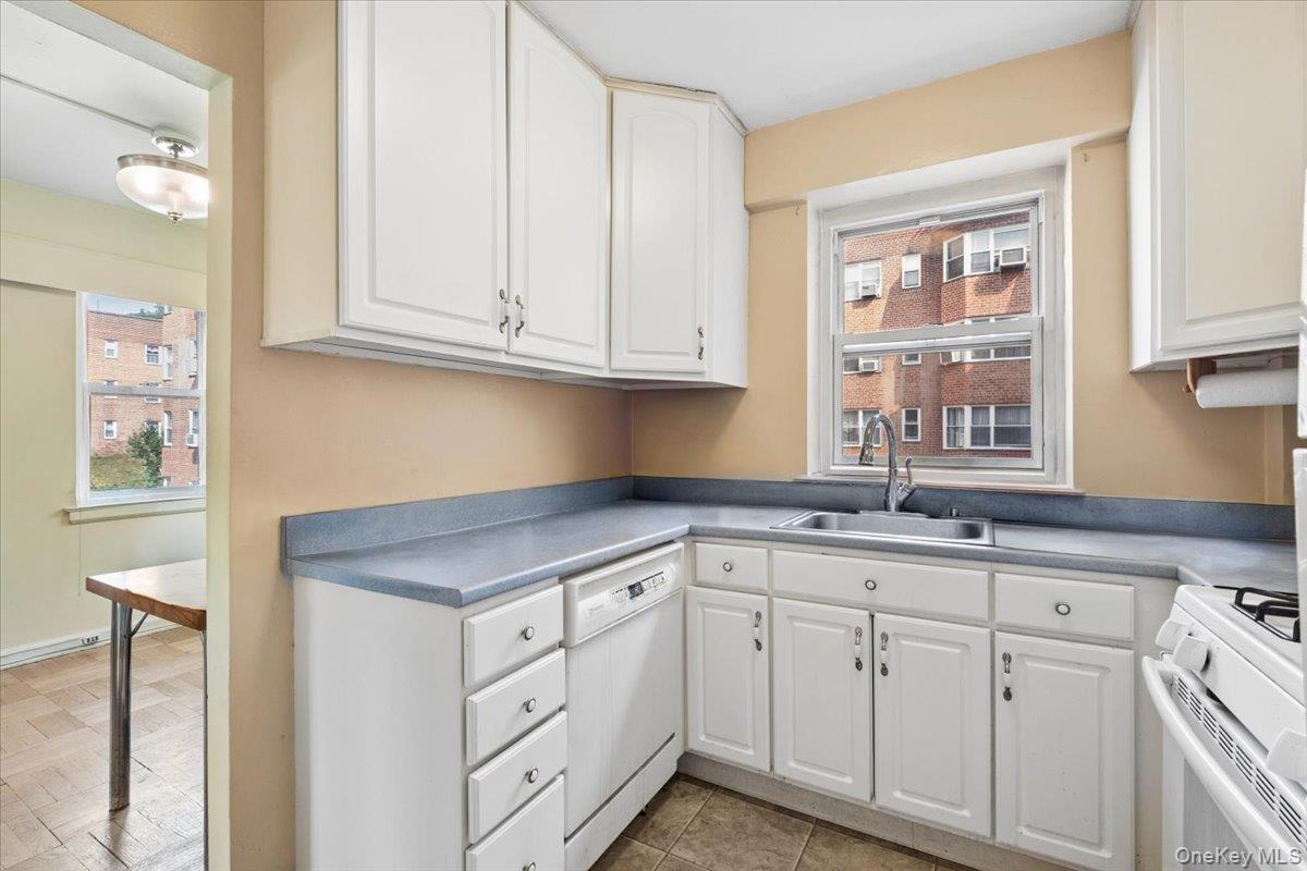 235 Garth Road, Unit C4E photo 15