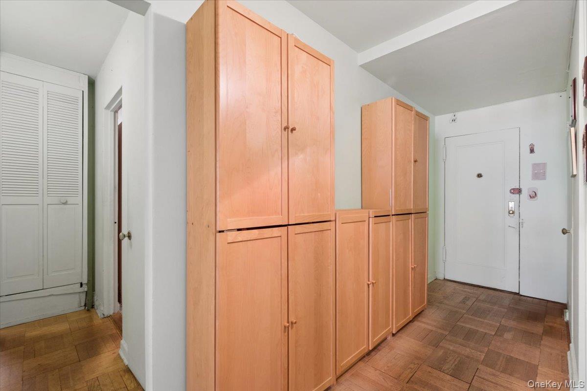 235 Garth Road, Unit C4E photo 5