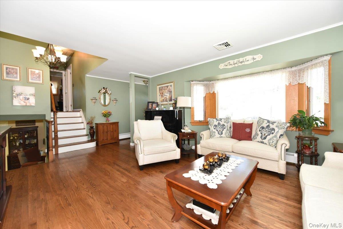 283 W Gates Avenue – For Sale photo 6