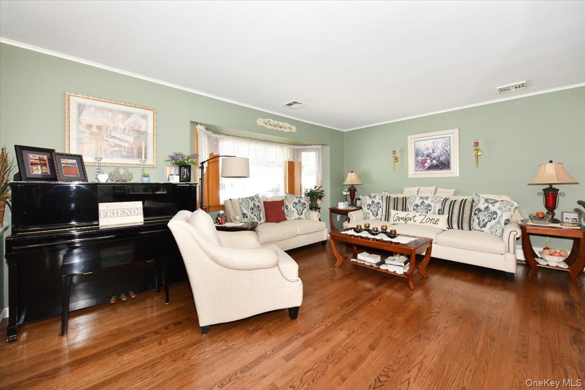 283 W Gates Avenue – For Sale photo 7