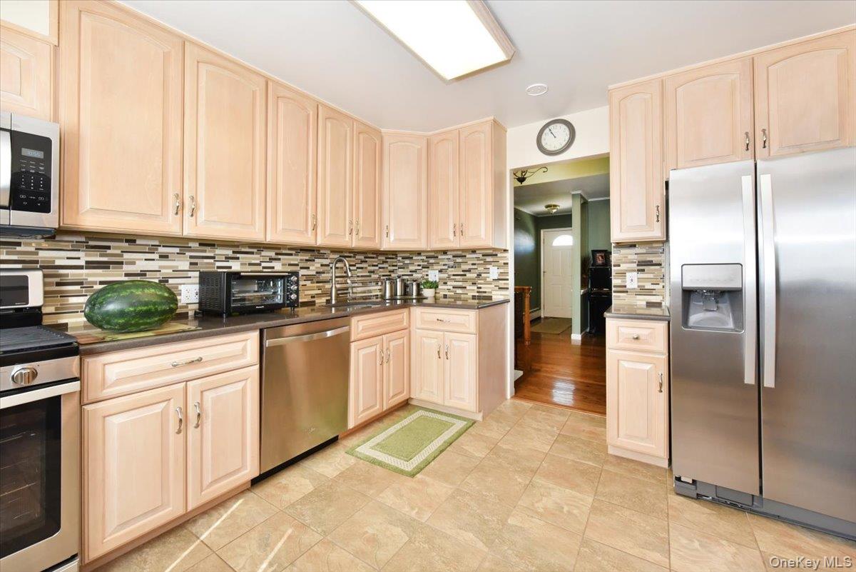 283 W Gates Avenue – For Sale photo 14