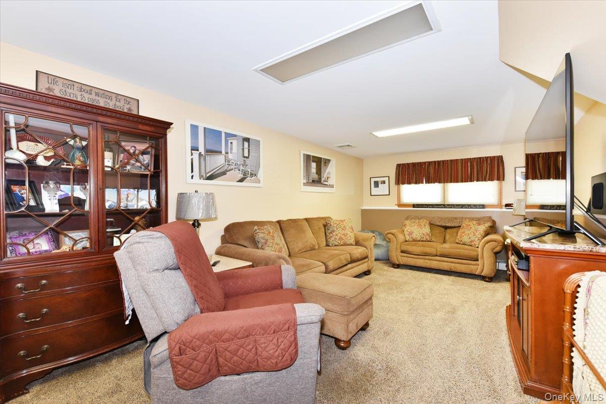 283 W Gates Avenue – For Sale photo 16