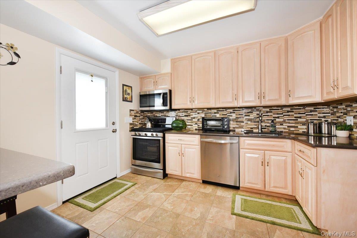 283 W Gates Avenue – For Sale photo 12