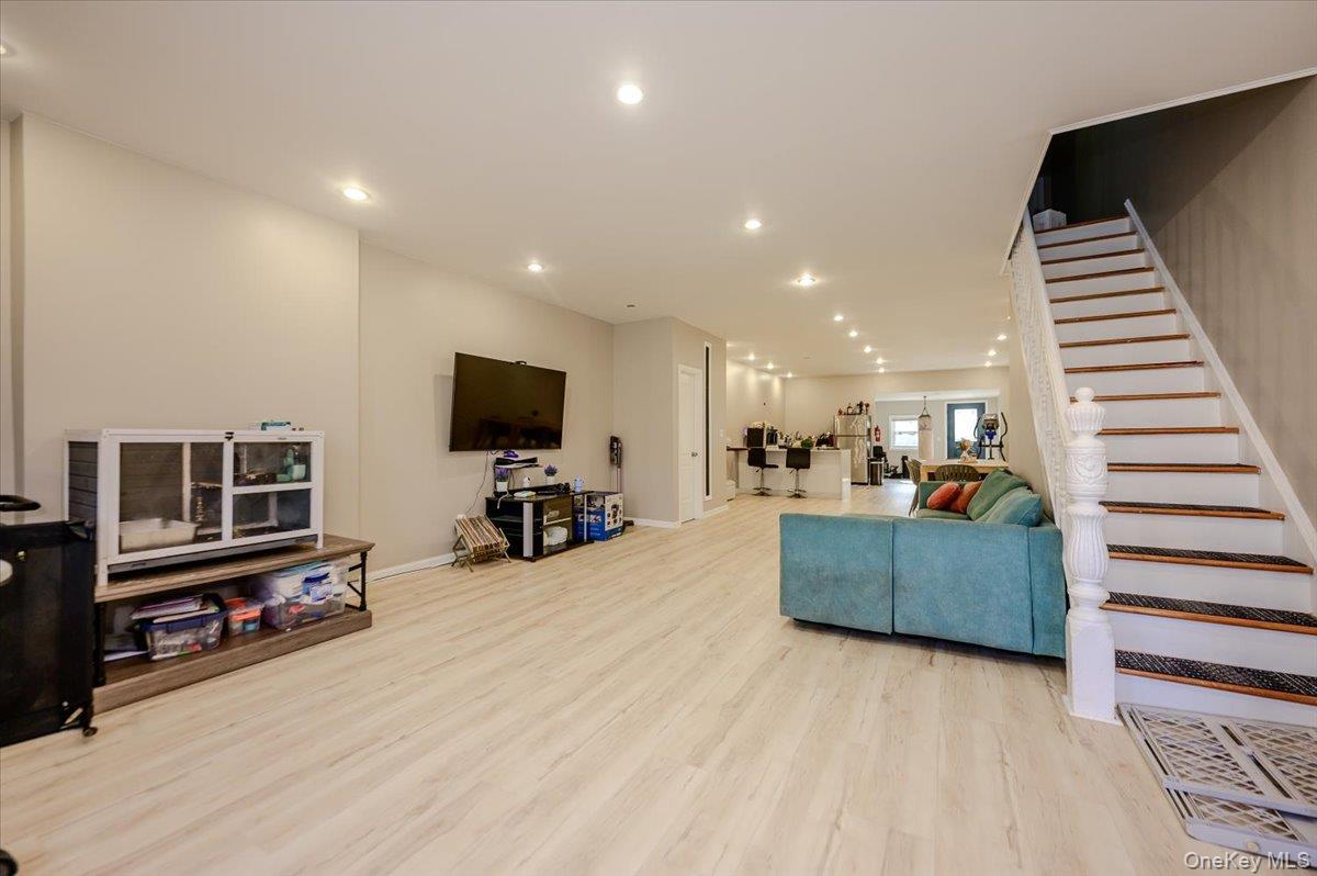 1321 Balcom Avenue, Unit 1 photo 4