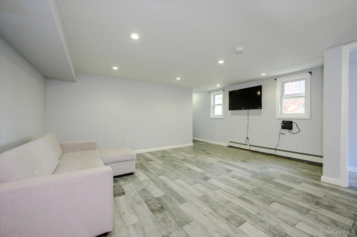 1321 Balcom Avenue, Unit 1 photo 26