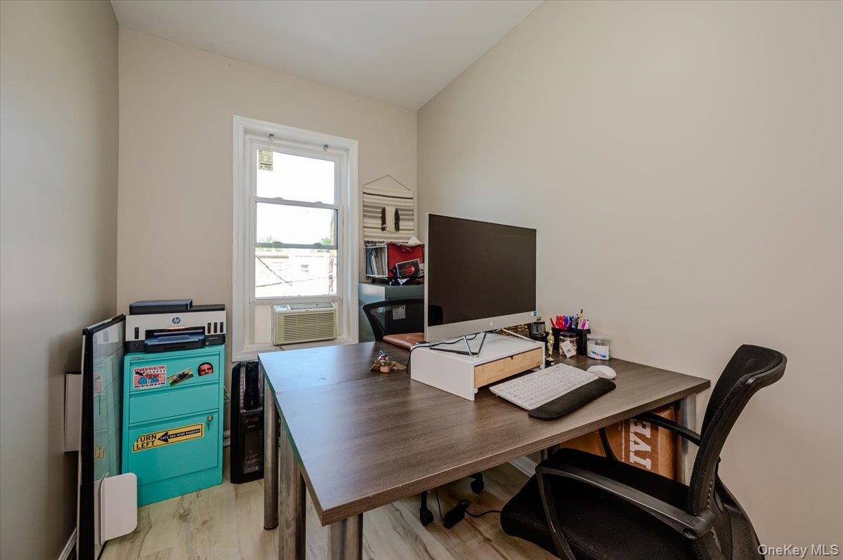 1321 Balcom Avenue, Unit 1 photo 11