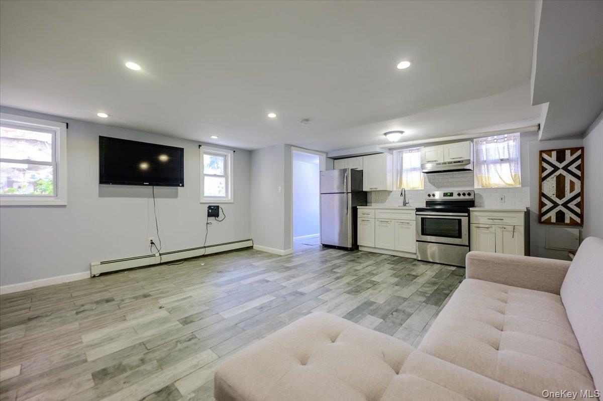 1321 Balcom Avenue, Unit 1 photo 25