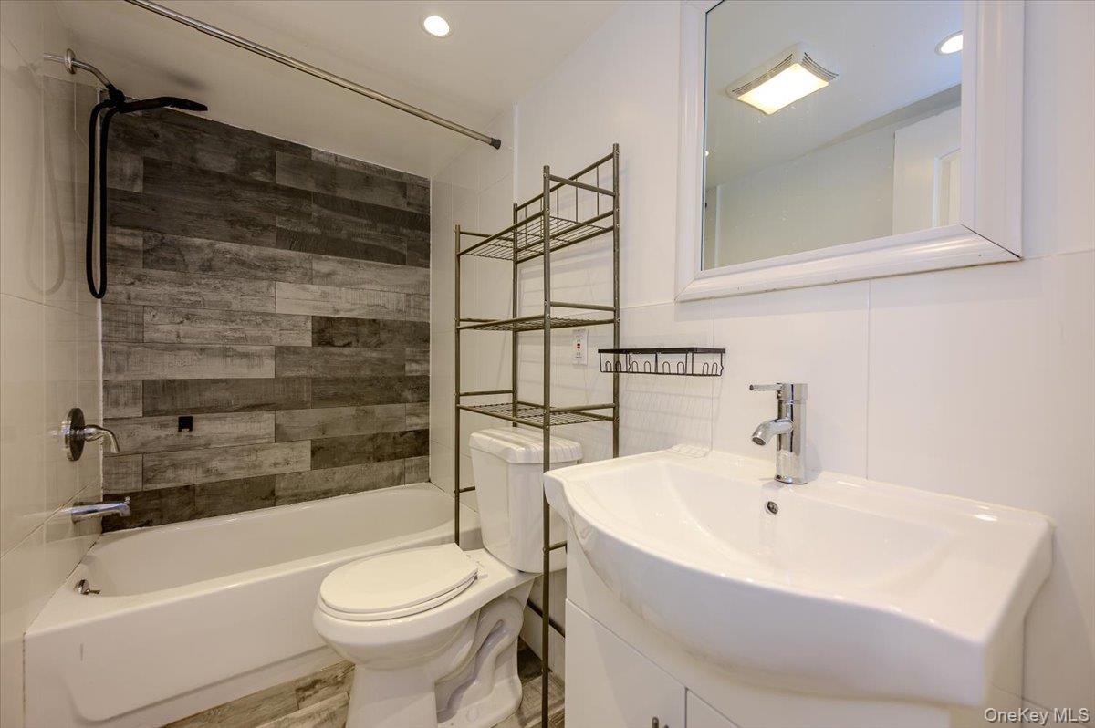 1321 Balcom Avenue, Unit 1 photo 32