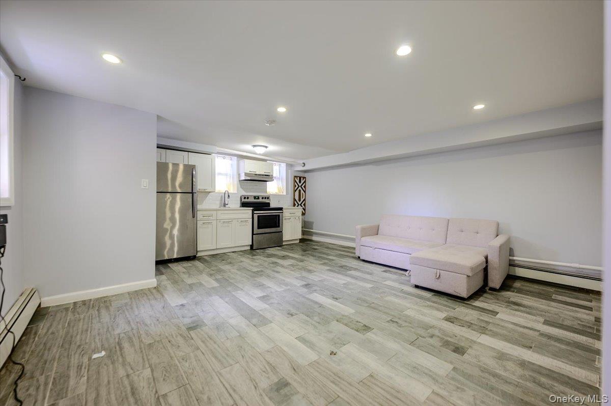 1321 Balcom Avenue, Unit 1 photo 27