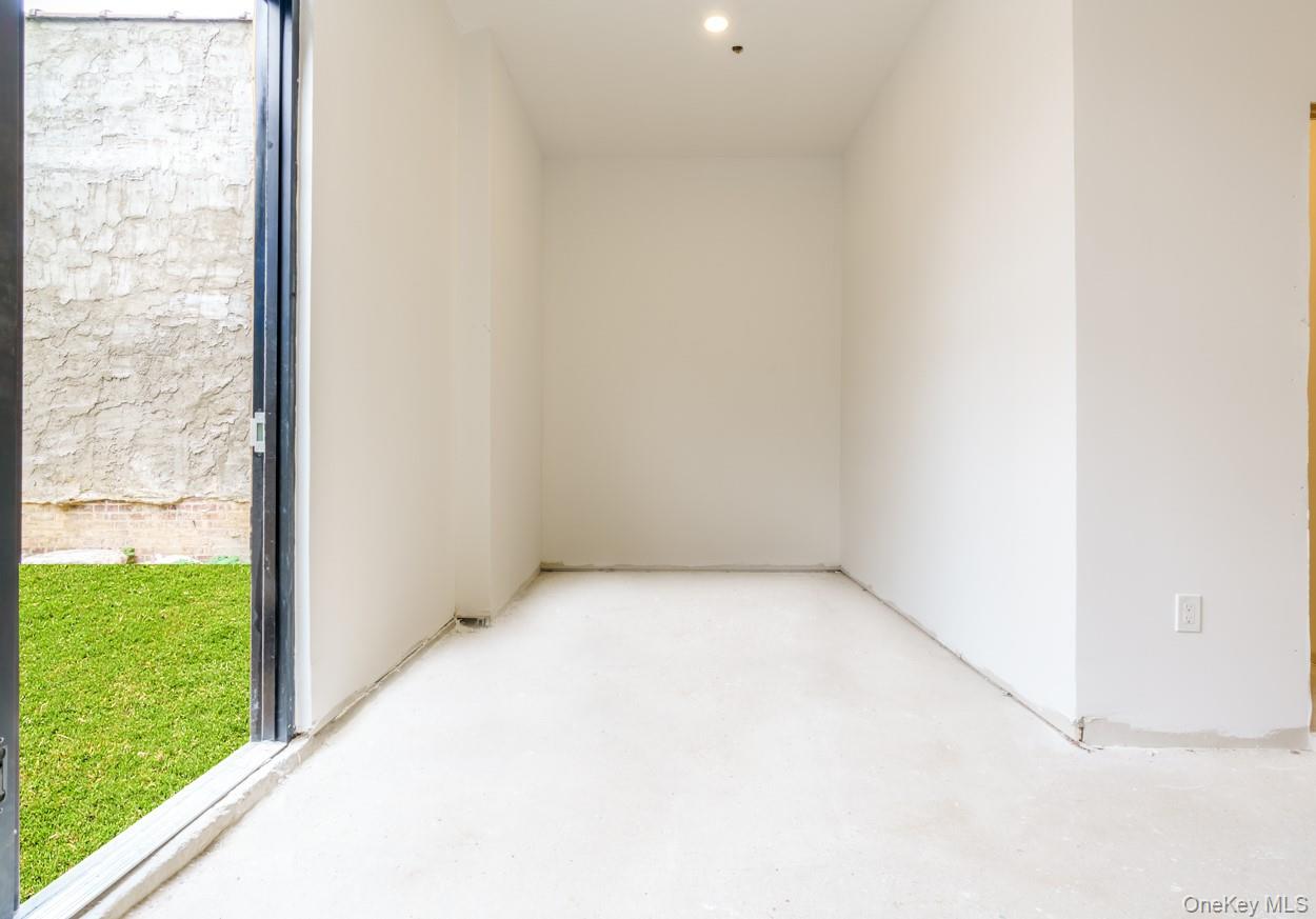 3038 Steinway Street – For Rent photo 5