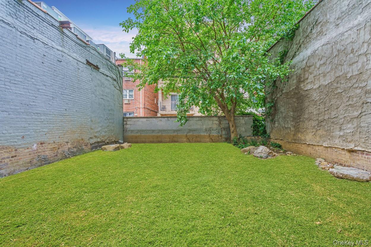 3038 Steinway Street – For Rent photo 3