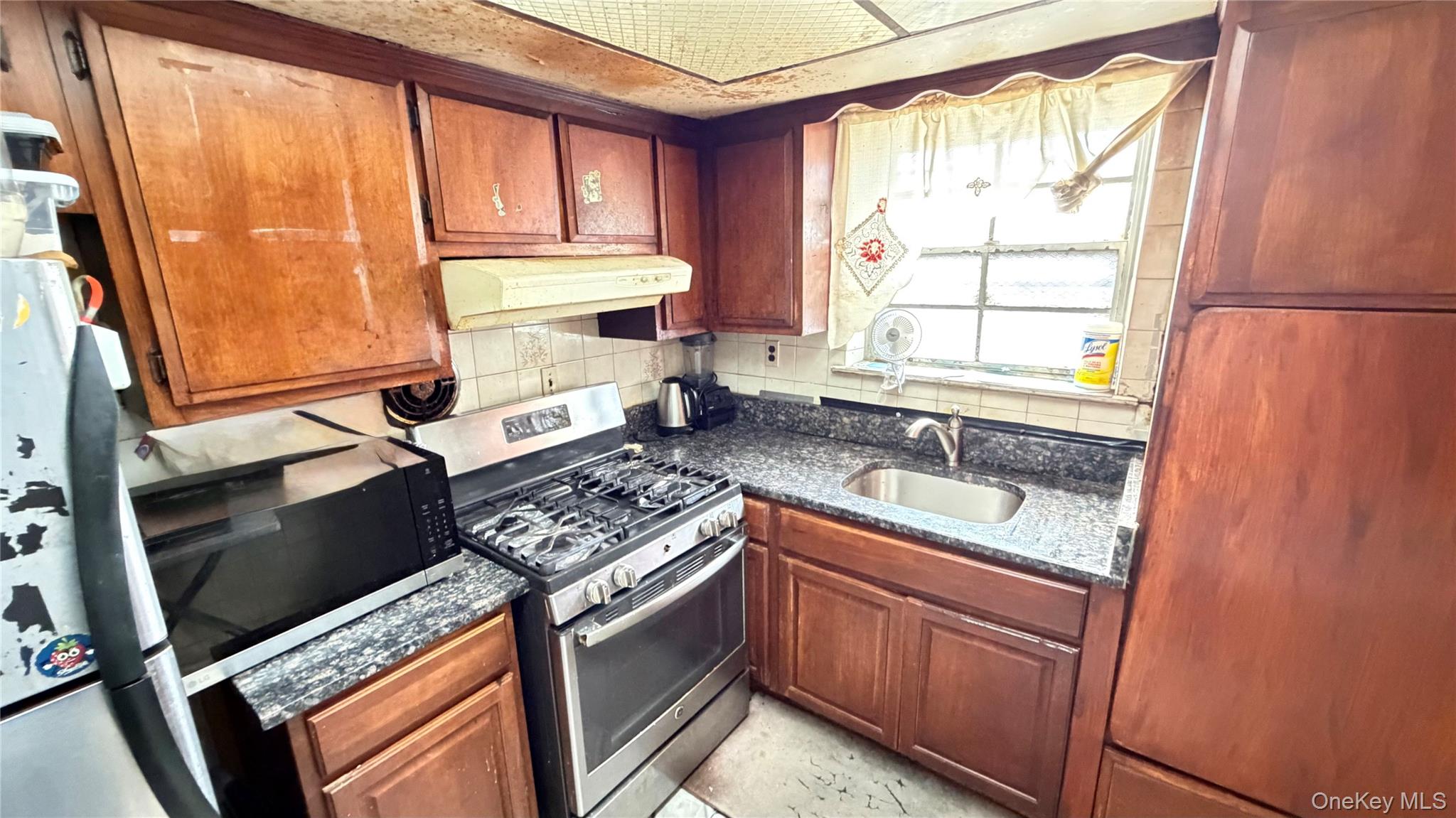 2016 Lafayette Avenue – For Sale photo 2