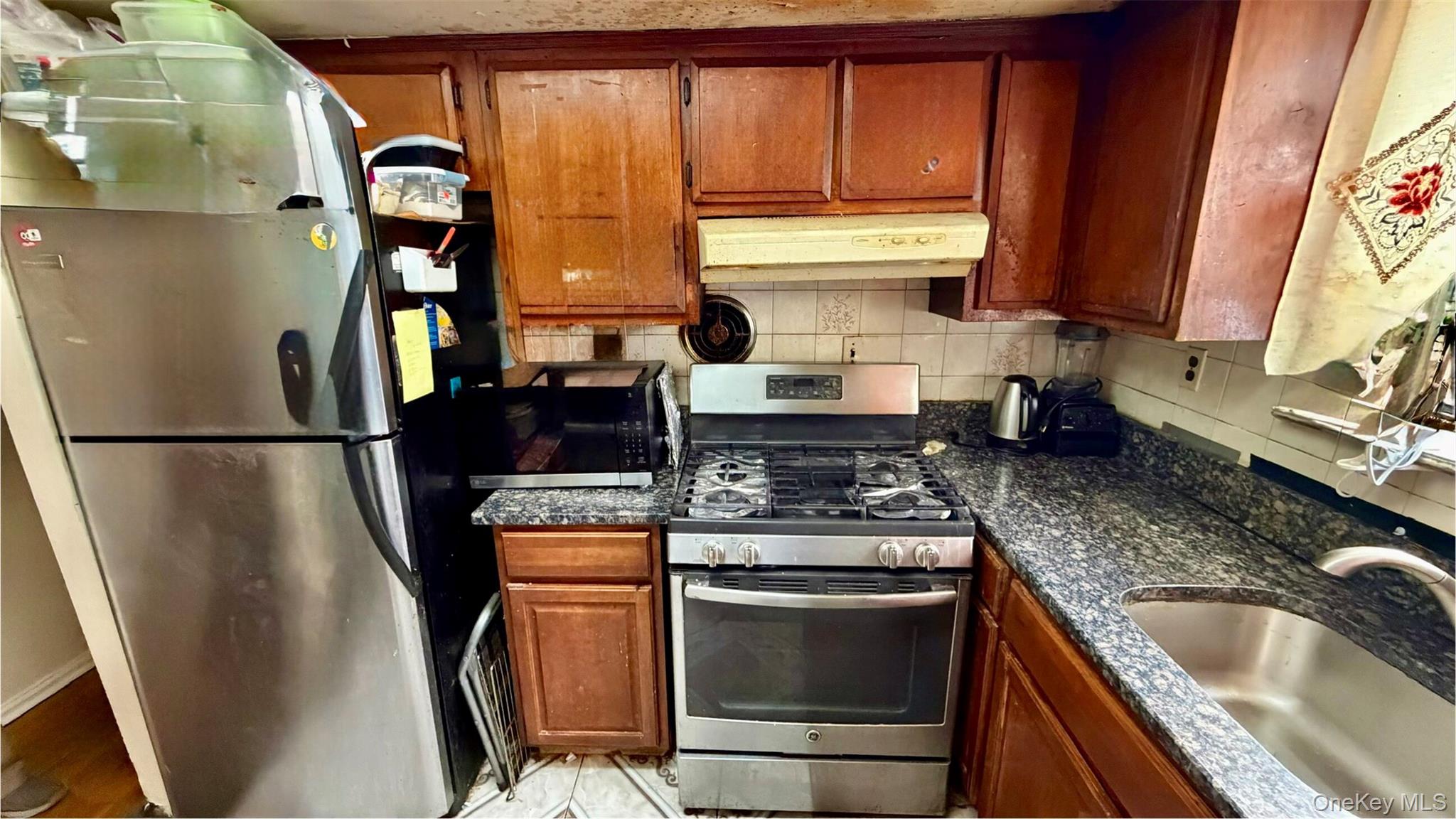2016 Lafayette Avenue – For Sale photo 3
