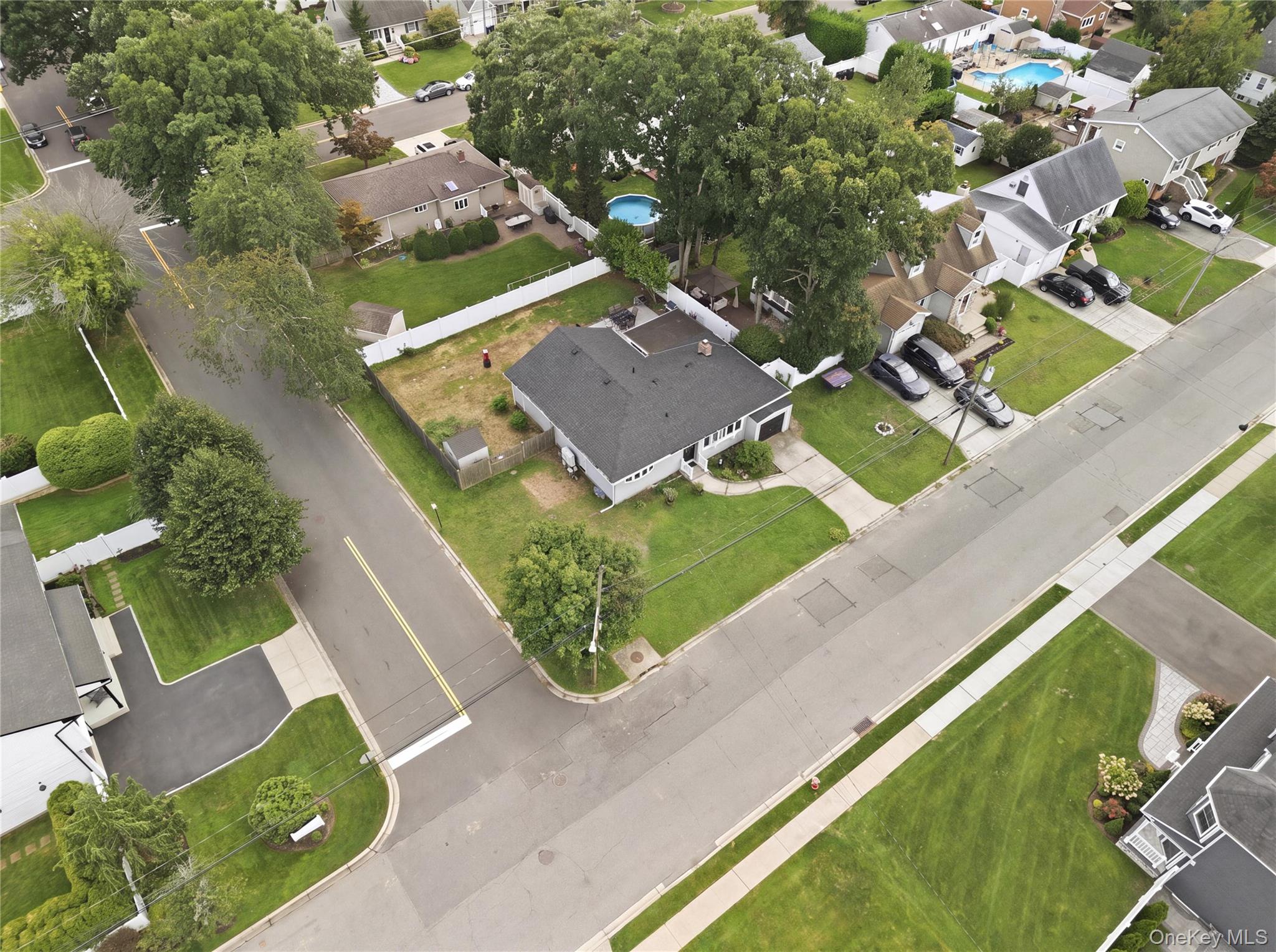 222 Jerusalem Avenue – For Sale photo 29
