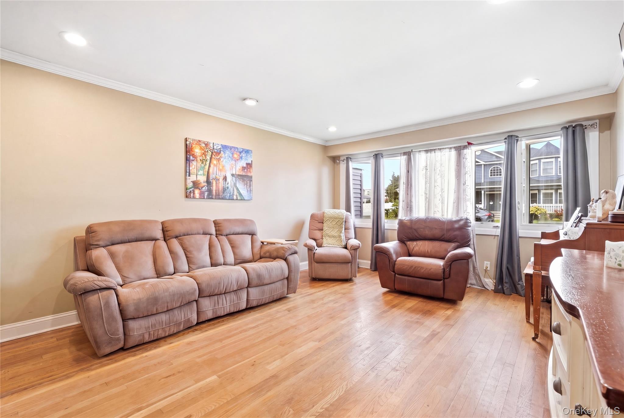 222 Jerusalem Avenue – For Sale photo 12