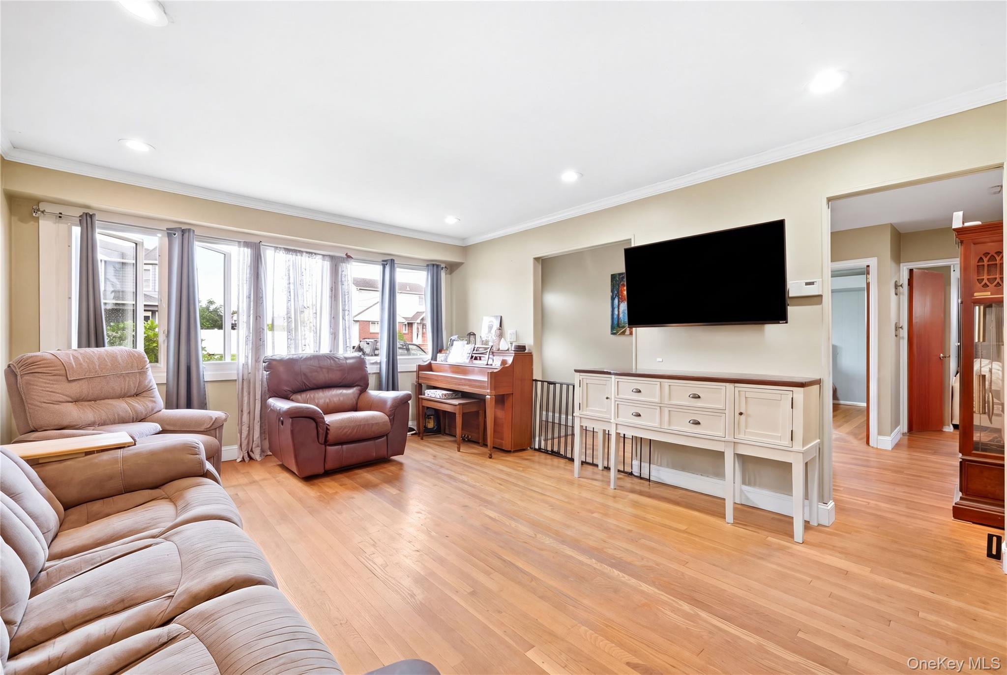 222 Jerusalem Avenue – For Sale photo 13