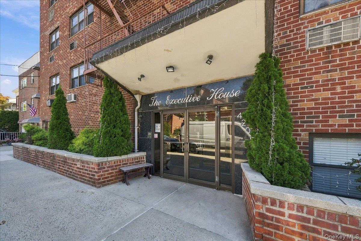 4200 Herkimer Place, Unit 3B