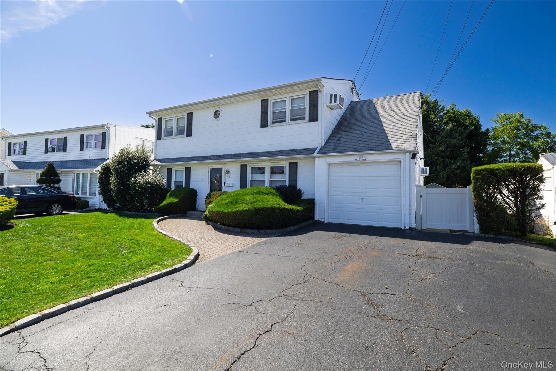129 Arlyn Drive W – For Sale photo 3