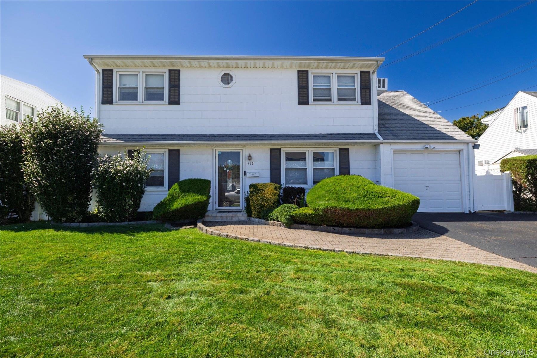 129 Arlyn Drive W – For Sale photo 2