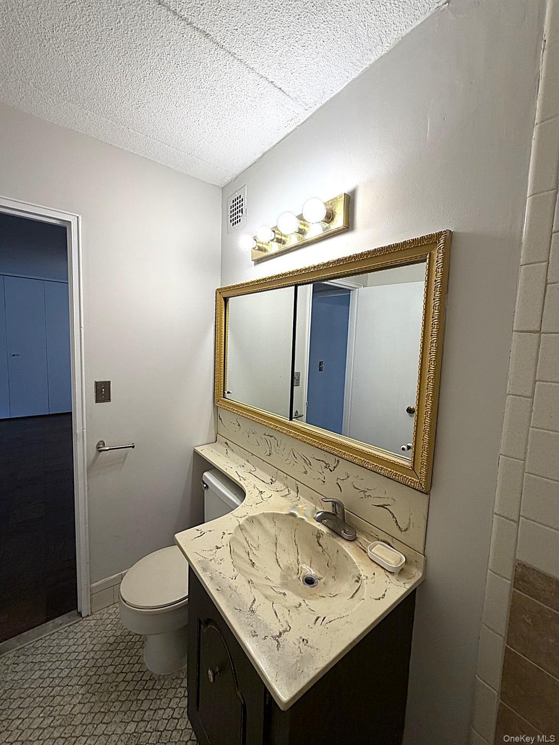 1085 Warburton Avenue, Unit 307 photo 14