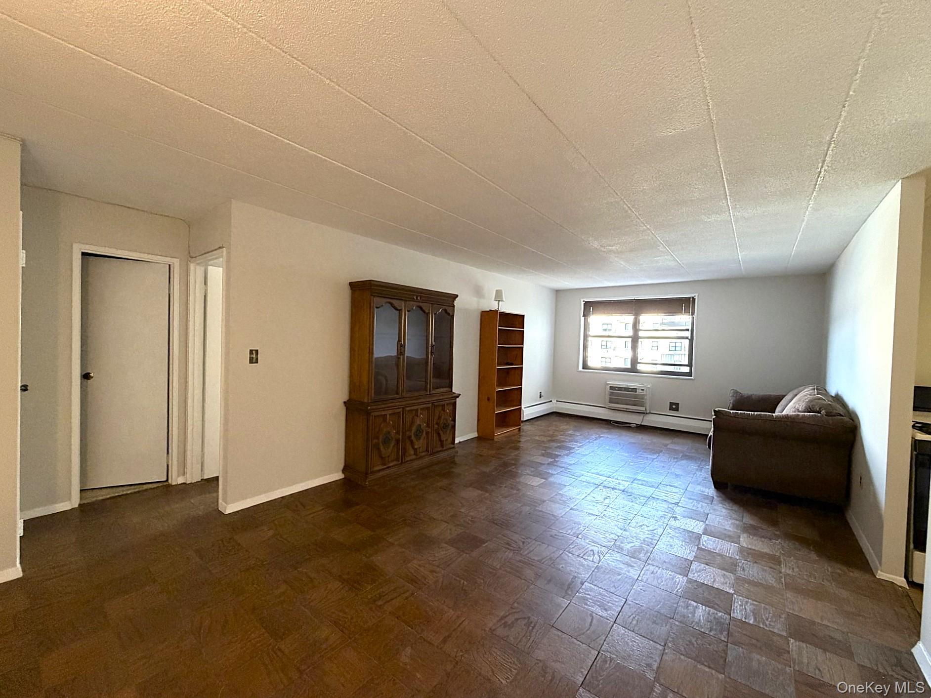 1085 Warburton Avenue, Unit 307 photo 9