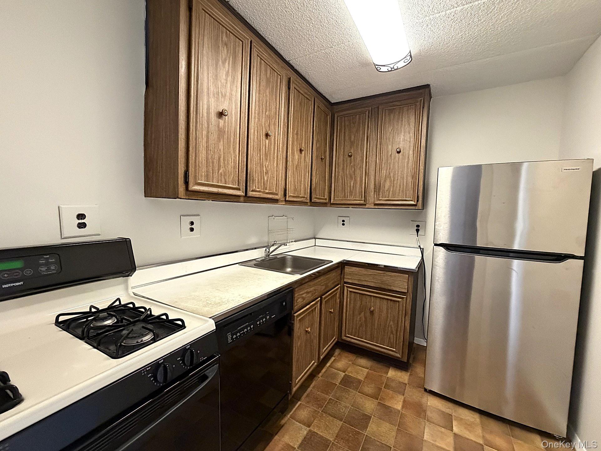 1085 Warburton Avenue, Unit 307 photo 4