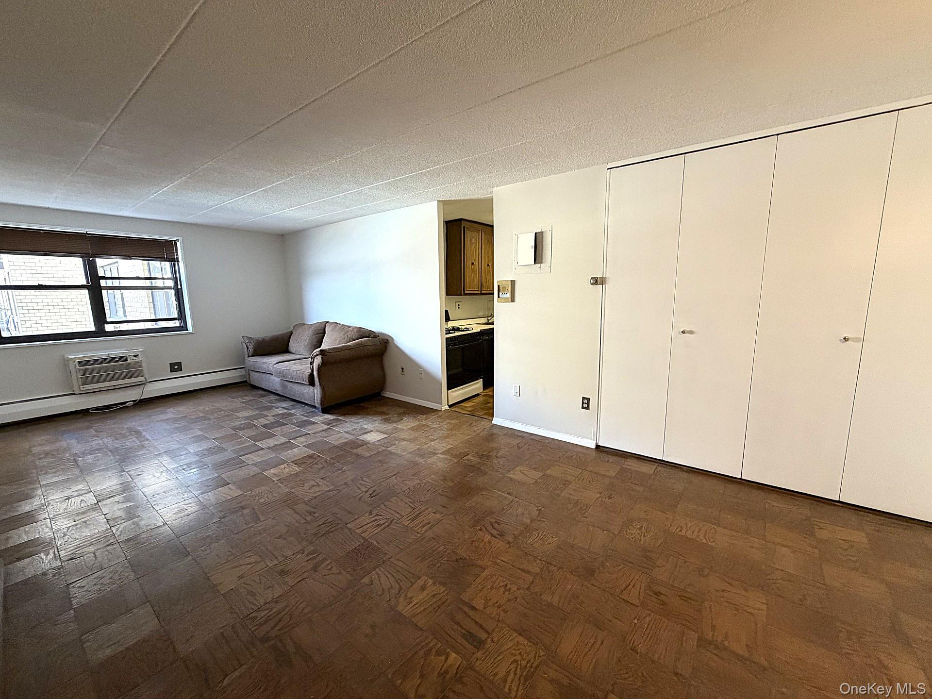 1085 Warburton Avenue, Unit 307 photo 11