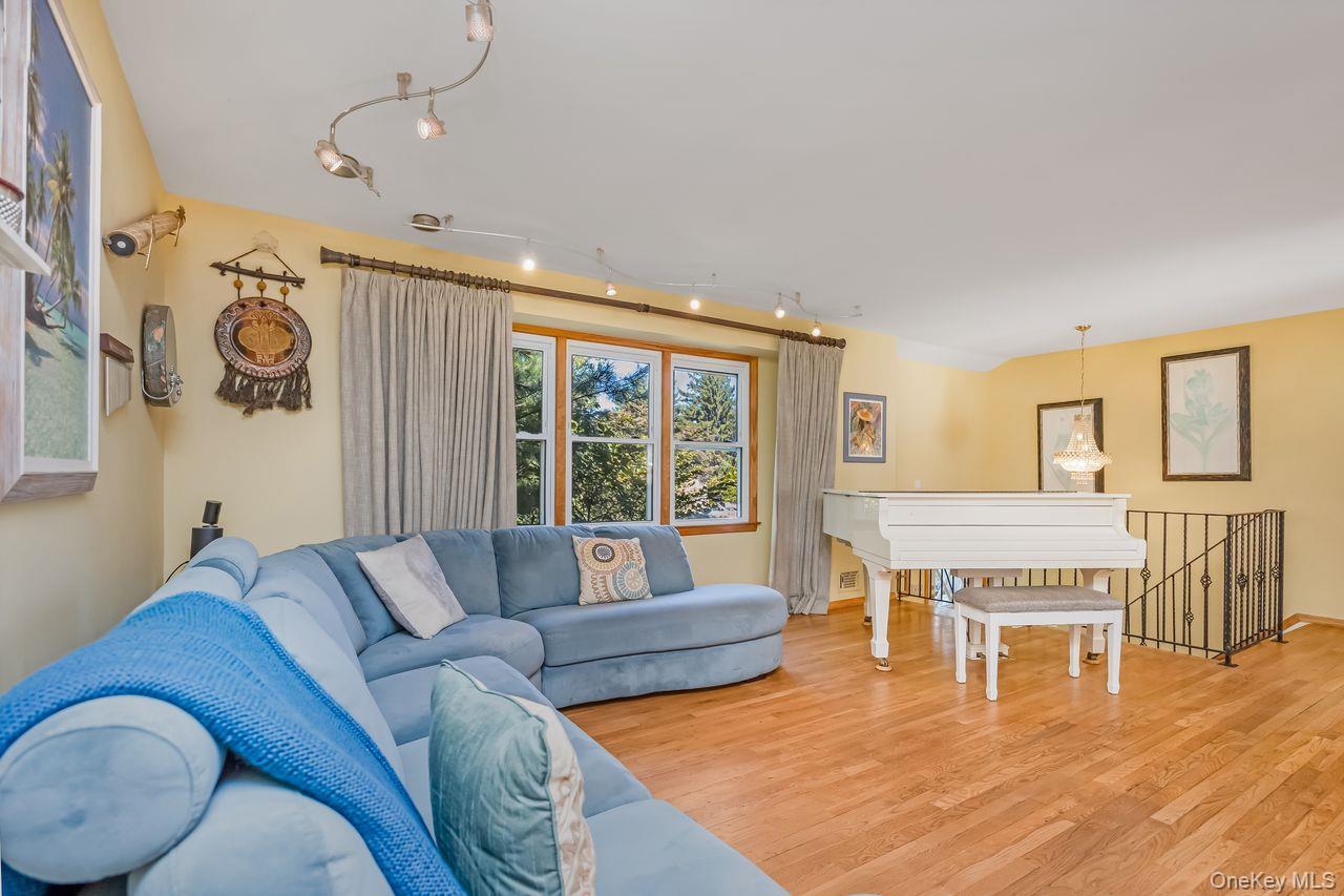 16 Wendy Lane – For Sale photo 2