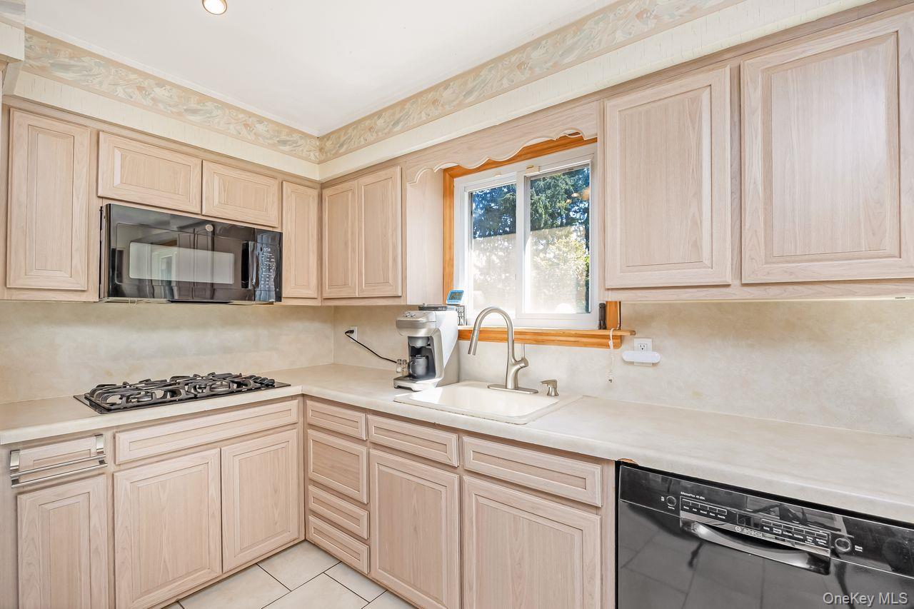 16 Wendy Lane – For Sale photo 8