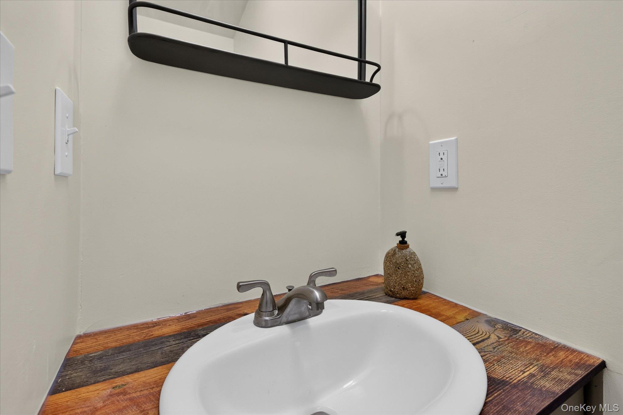7 Henry Street – For Rent photo 9