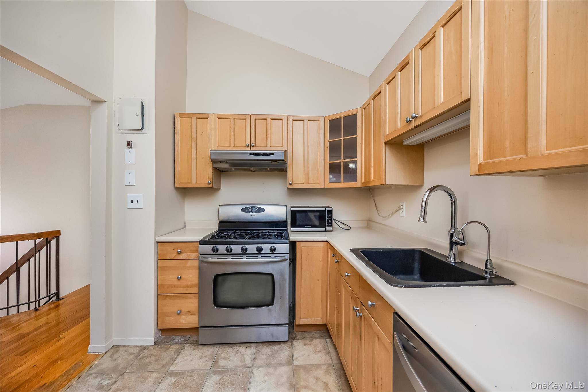61-26 233 Street – For Sale photo 6