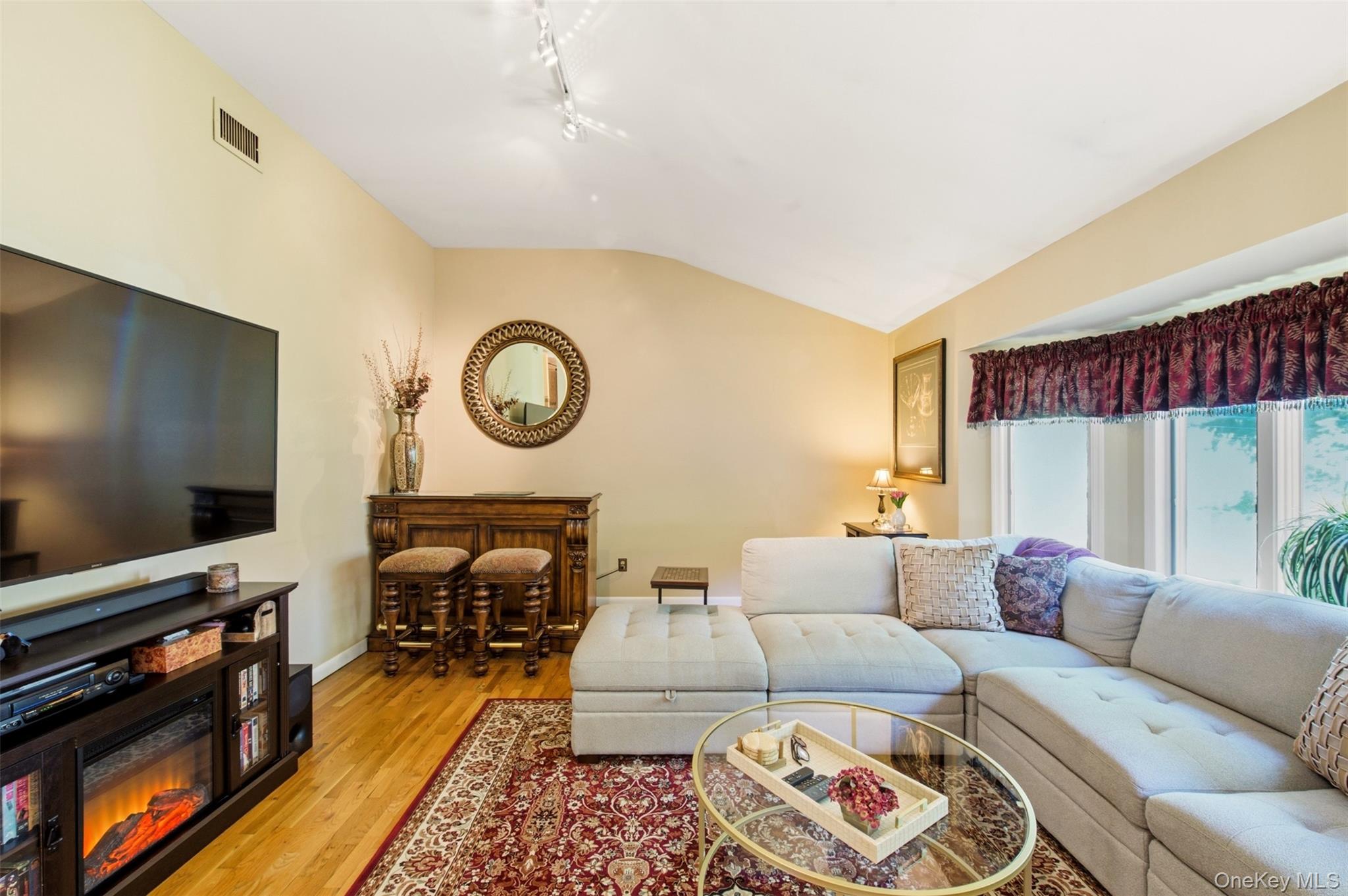 17 White Cliff Lane – For Sale photo 25