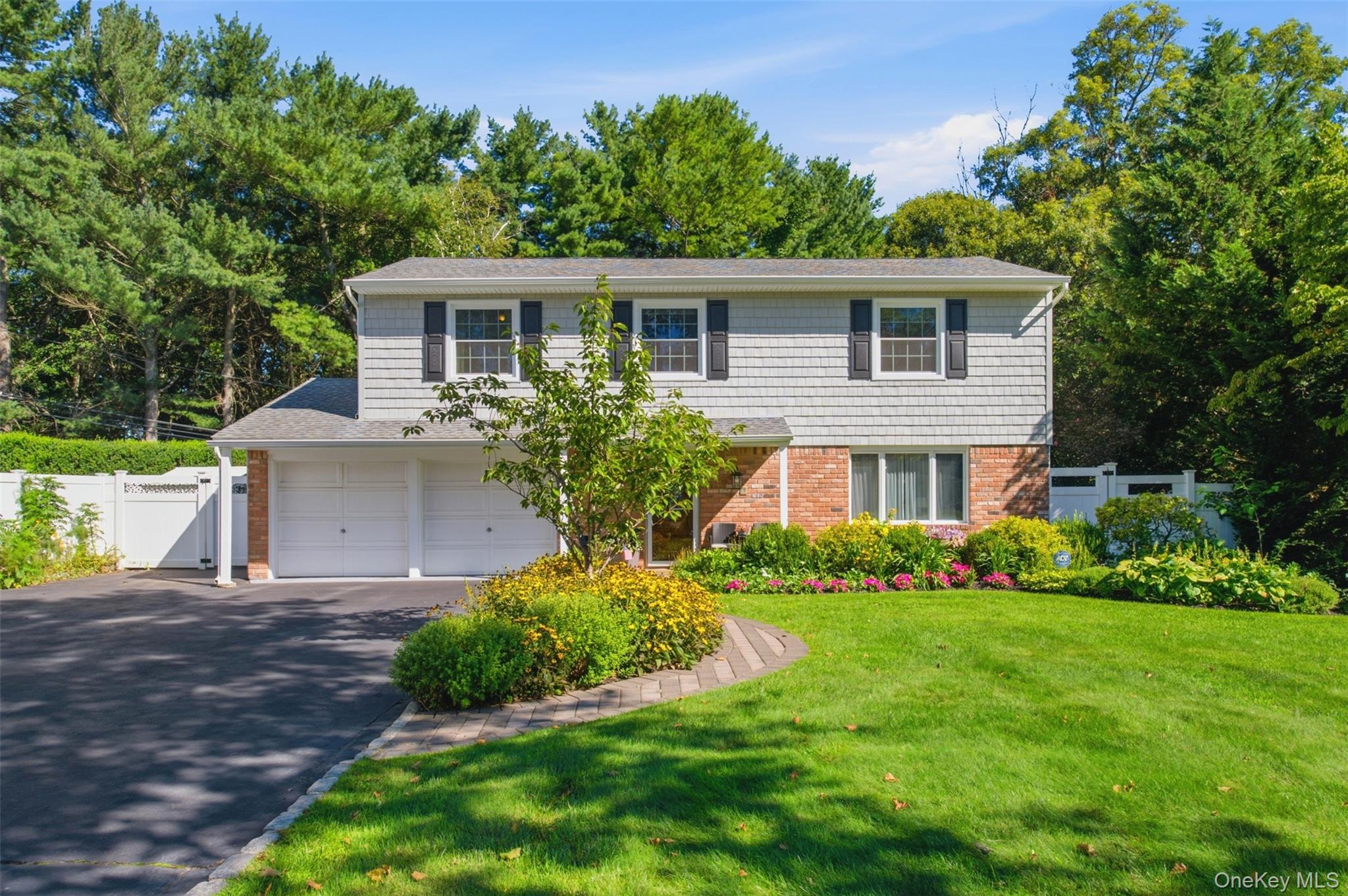 17 White Cliff Lane – For Sale photo 2
