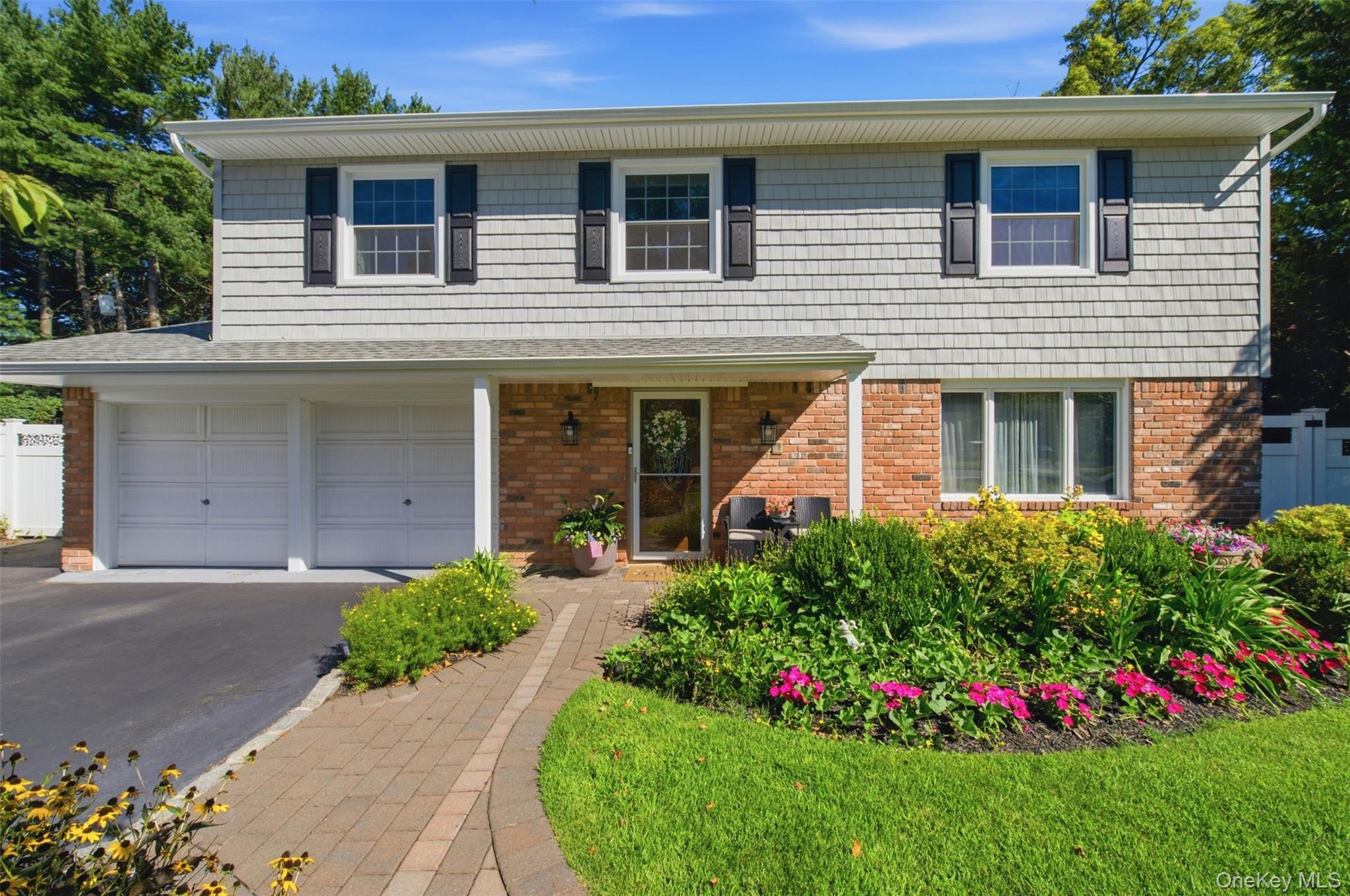 17 White Cliff Lane – For Sale
