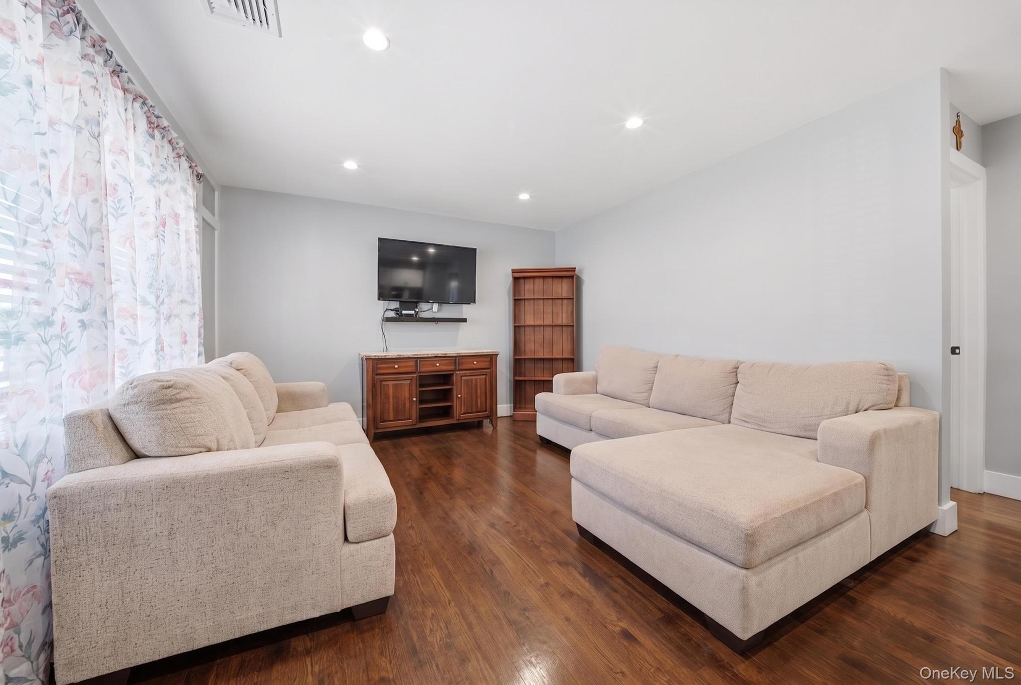 18 Devon Road – For Sale photo 11