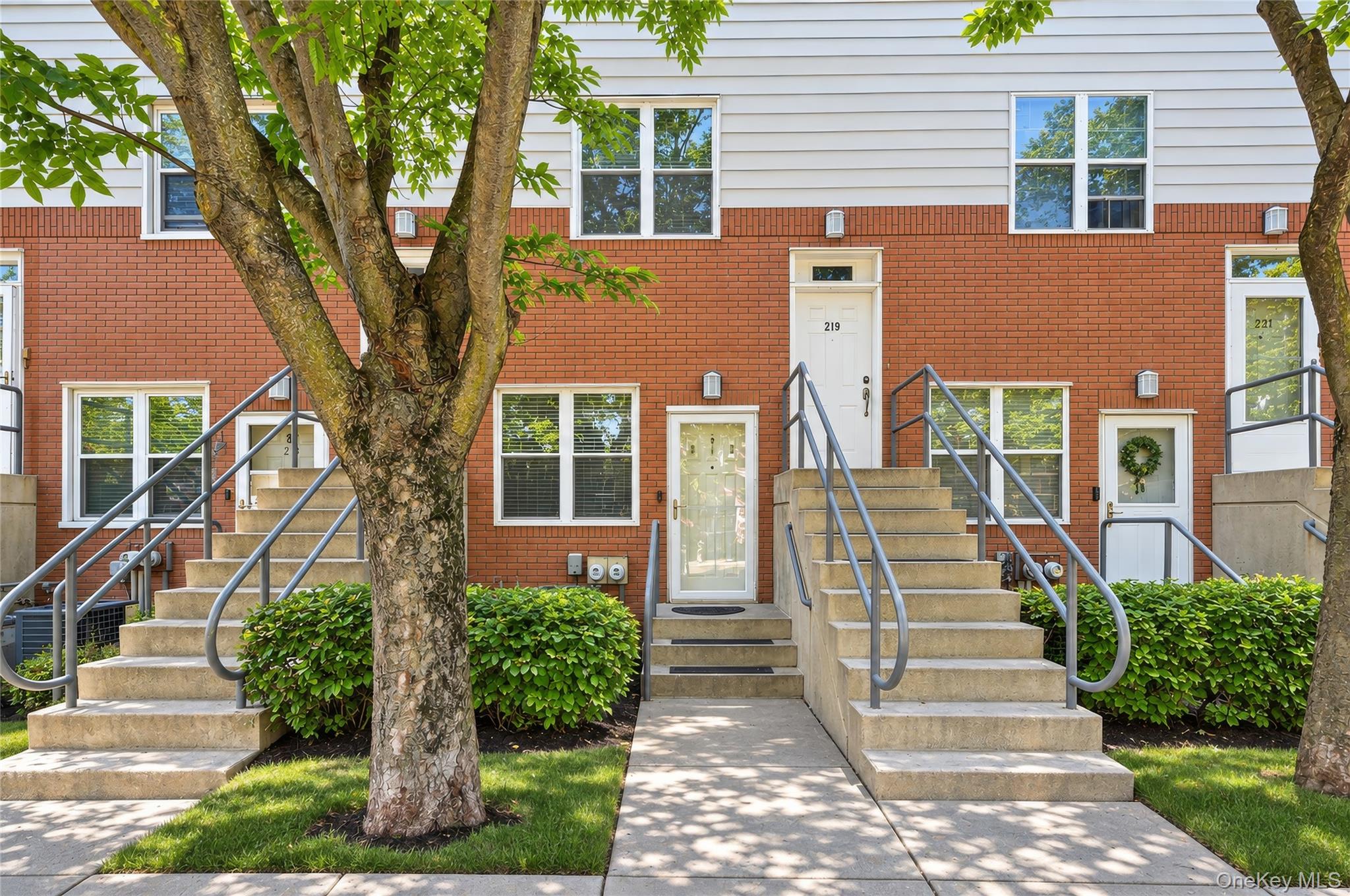 217 Sunset Boulevard, Unit 9217G