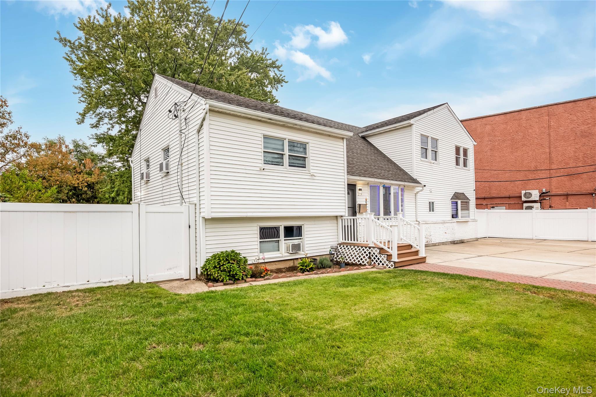 204 Bayside Avenue – For Sale photo 2