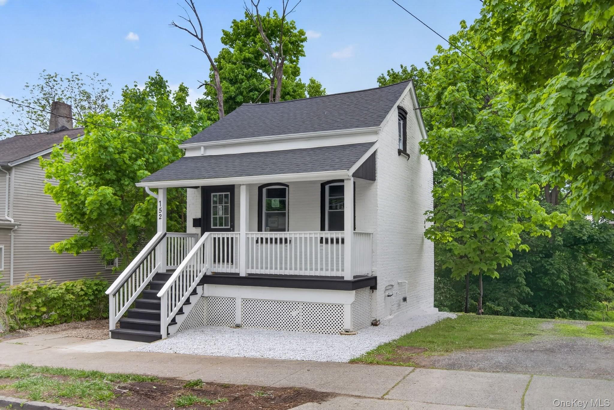 152 N Clinton Street – For Sale